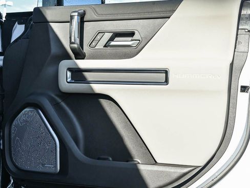 New 2026 GMC Hummer EV 3X w/ LPO, Dark Essentials Package image 7