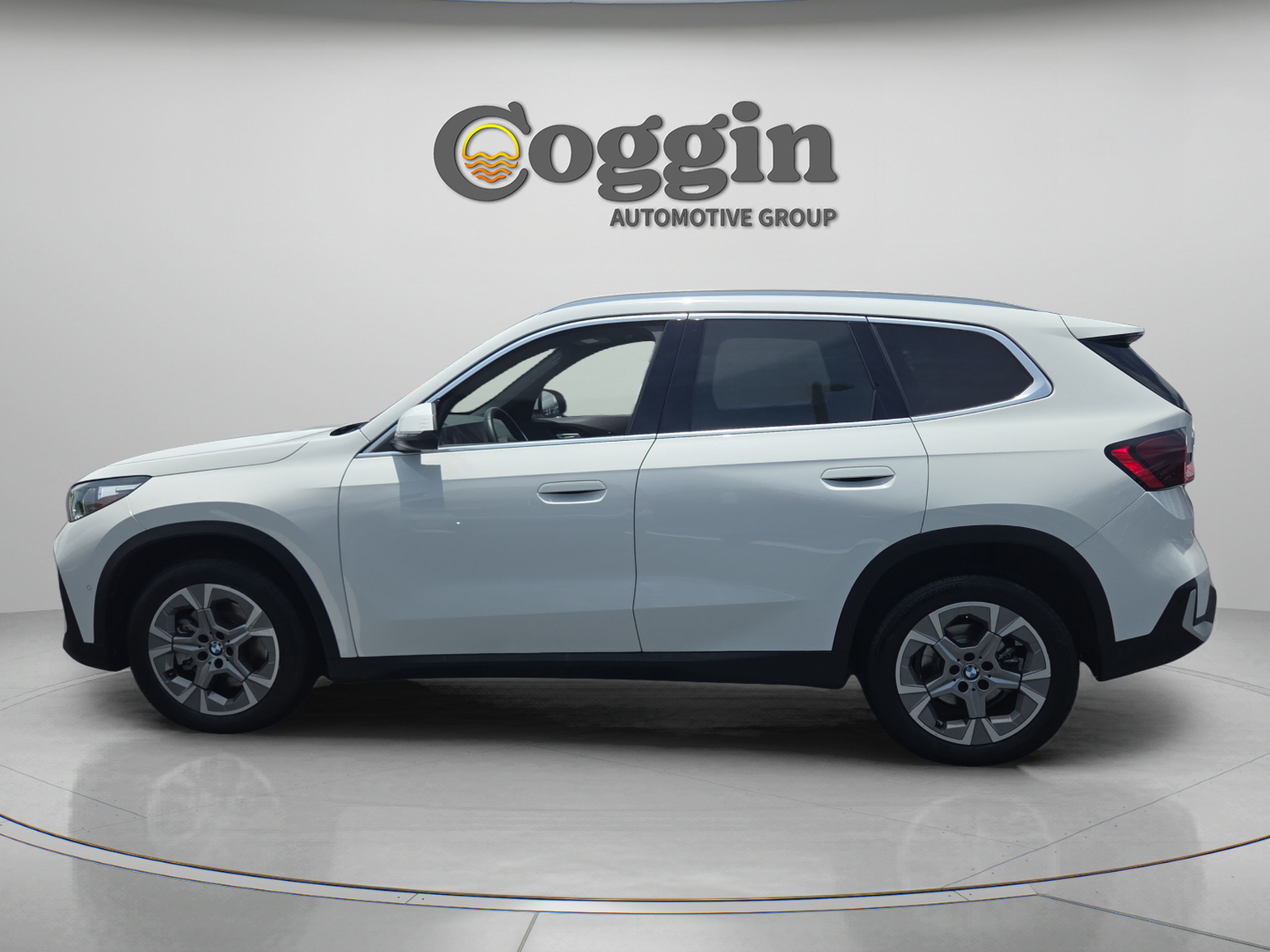 Certified 2023 BMW X1 xDrive28i AWD/4WD image 2
