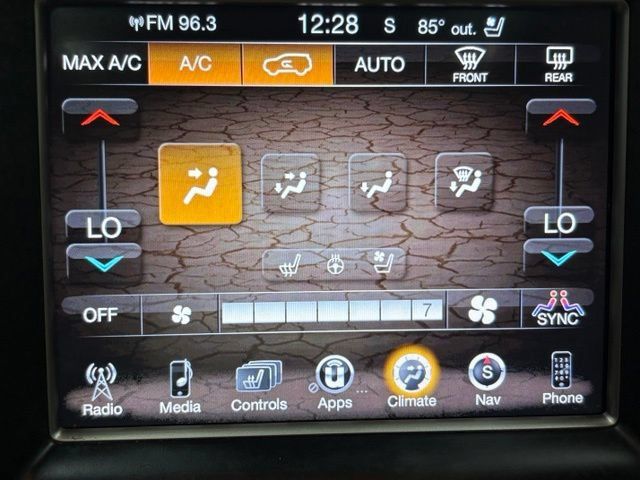 Used 2014 Jeep Grand Cherokee Overland w/ Advanced Technology Group AWD/4WD image 35