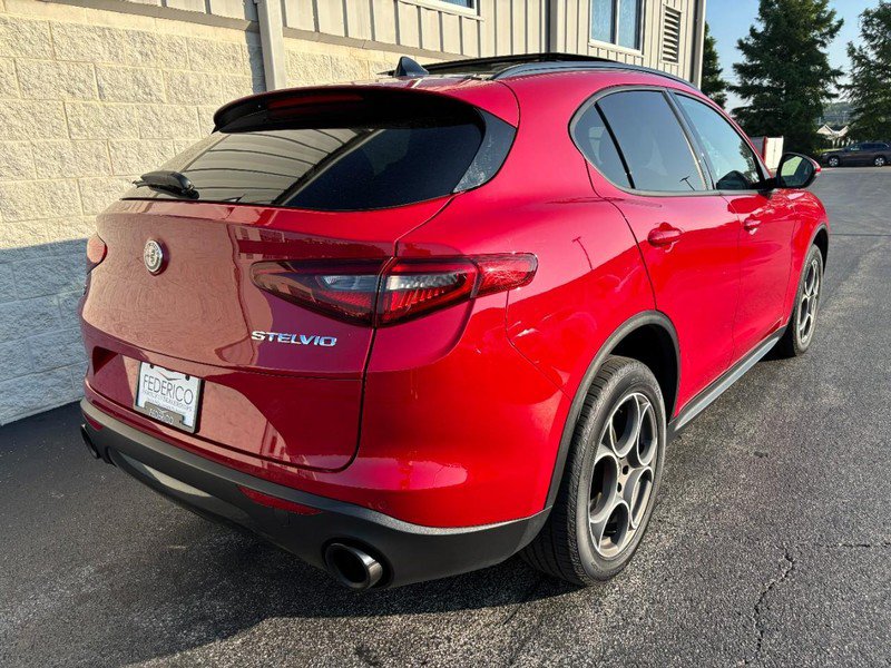 Used 2023 Alfa Romeo Stelvio Sprint AWD/4WD image 3