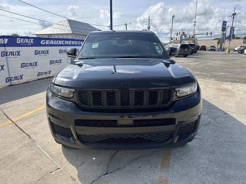 Used 2023 Jeep Grand Cherokee L Laredo RWD image 4