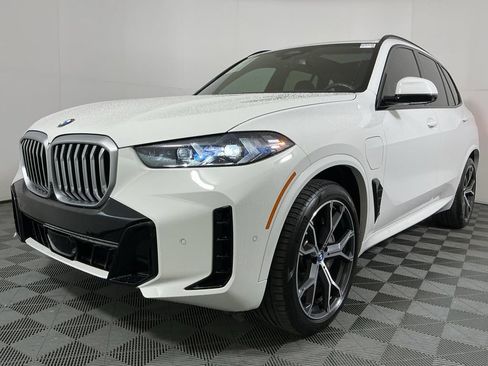 Certified 2025 BMW X5 xDrive50e w/ M Sport Package AWD/4WD image 2