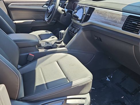 Used 2023 Volkswagen Atlas Cross Sport SE w/ Panoramic Sunroof Package FWD image 26