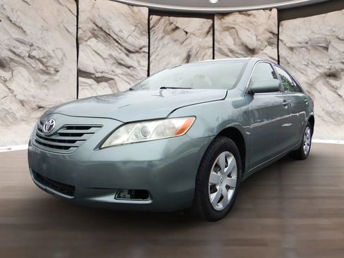 Used 2009 Toyota Camry LE image 1