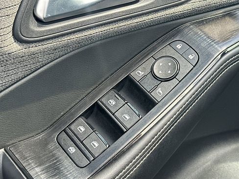 Used 2023 Nissan Rogue SV FWD image 15