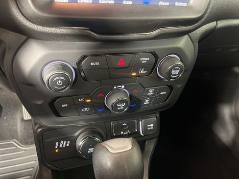 Used 2022 Jeep Renegade Altitude w/ Convenience Group AWD/4WD image 23