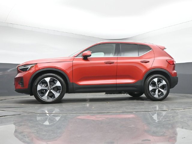 Used 2023 Volvo XC40 B4 Plus w/ Driver Assist Package FWD image 38