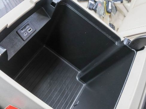 Used 2021 GMC Yukon Denali w/ Denali Premium Package image 28