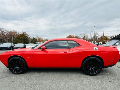 Used 2018 Dodge Challenger R/T image 2