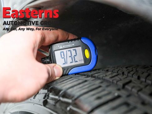 Used 2023 Volvo XC60 B5 Core image 28