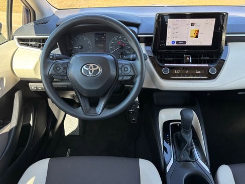Used 2025 Toyota Corolla LE image 9