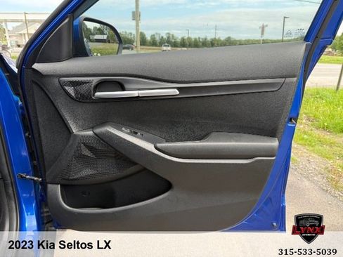 Used 2023 Kia Seltos LX AWD/4WD image 33