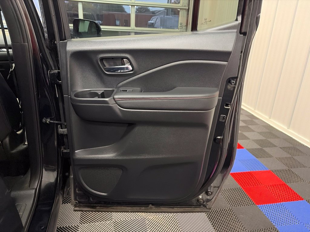 Used 2020 Honda Ridgeline Black Edition image 15