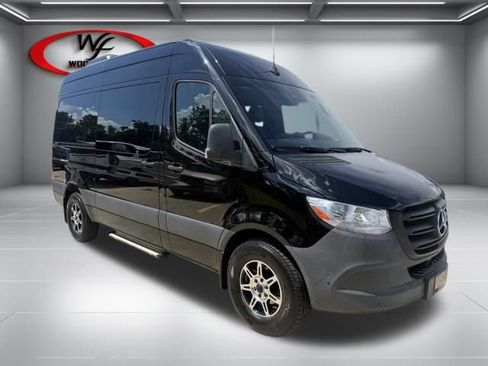 Used 2024 Mercedes-Benz Sprinter 2500 image 3