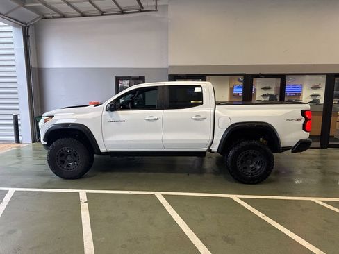 Used 2024 Chevrolet Colorado ZR2 w/ Technology Package AWD/4WD image 5