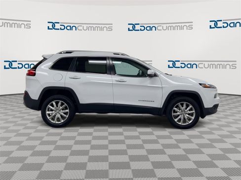 Used 2017 Jeep Cherokee Limited w/ Luxury Group image 9