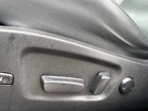 Used 2019 Toyota Highlander XLE image 11