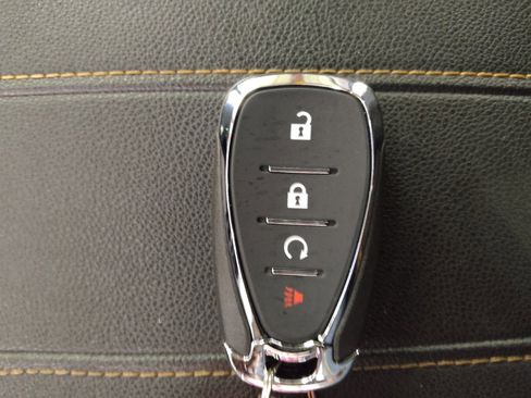 Used 2021 Chevrolet Traverse LT FWD image 32