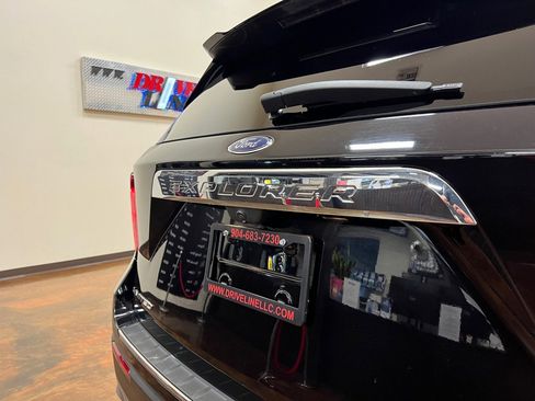 Used 2020 Ford Explorer Limited w/ Equipment Group 310A AWD/4WD image 48