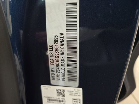 Certified 2025 Chrysler Pacifica Limited FWD image 38