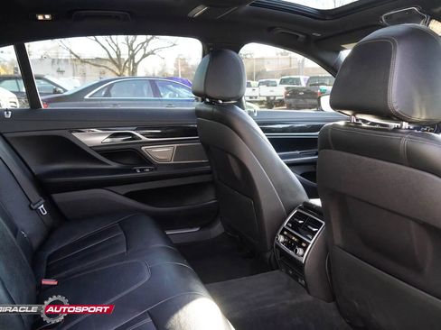 Used 2018 BMW 740i image 37