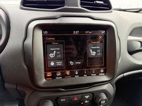 Used 2022 Jeep Renegade Latitude w/ Convenience Group AWD/4WD image 13