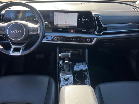 Used 2025 Kia Sportage EX image 11
