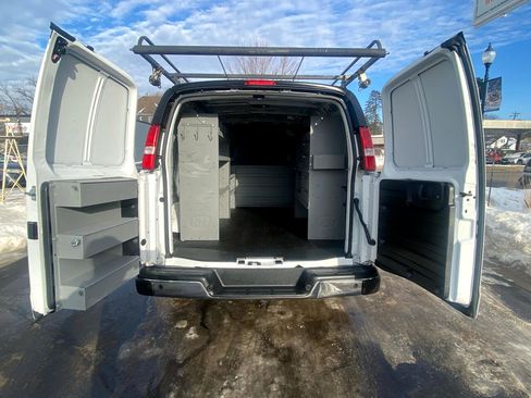 Used 2022 Chevrolet Express 3500 RWD 3500 135 w/ Driver Convenience Package image 11