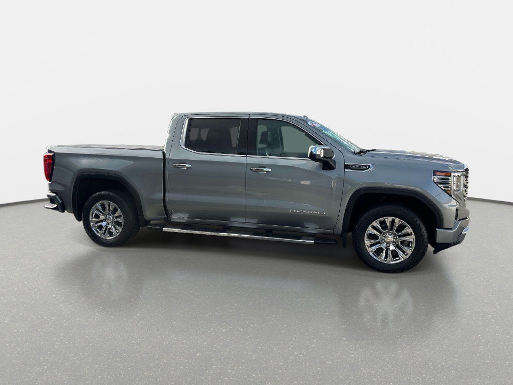 Used 2023 GMC Sierra 1500 Denali AWD/4WD image 3