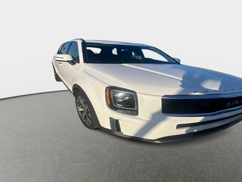 Certified 2022 Kia Telluride S image 3