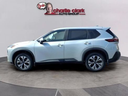 Used 2023 Nissan Rogue SV FWD image 2