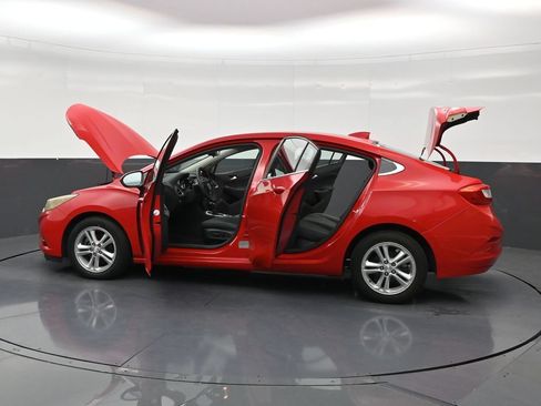 Used 2017 Chevrolet Cruze LT w/ Convenience Package FWD image 31