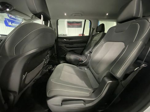 Used 2023 Jeep Grand Cherokee L Laredo image 15