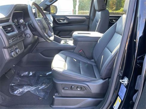 Used 2023 Chevrolet Suburban RST w/ Sport Performance Package image 11