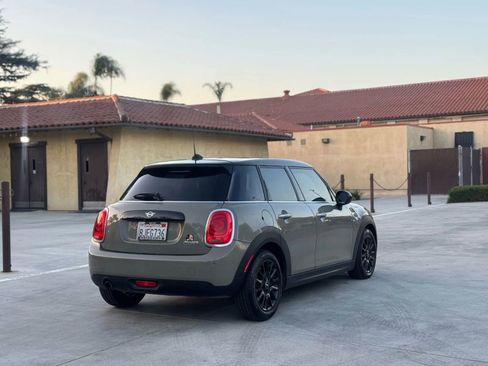 Used 2019 MINI Cooper 4-Door Hardtop w/ Signature Upholstery Package image 6