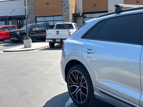 Used 2019 Audi Q8 Premium Plus w/ Premium Plus AWD/4WD image 3