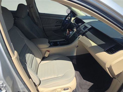 Used 2018 Ford Taurus SE image 25