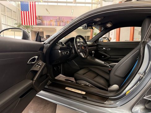 Used 2025 Porsche 718 Cayman S RWD image 32