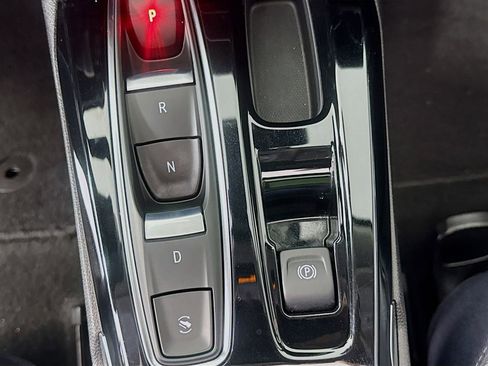 Used 2023 Chevrolet Bolt EUV Premier w/ Sun & Sound Package image 20