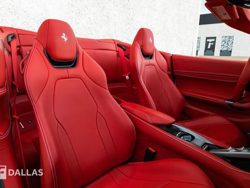 Used 2019 Ferrari Portofino RWD image 36