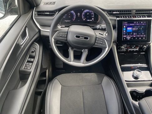 New 2025 Jeep Grand Cherokee L Altitude image 37