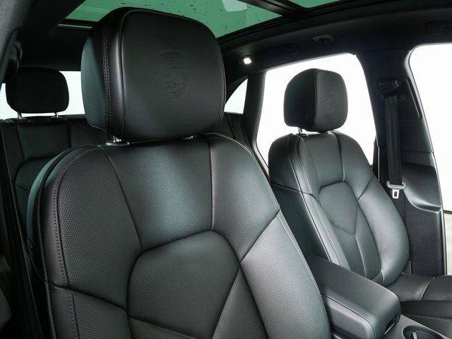 Certified 2026 Porsche Macan AWD/4WD image 24