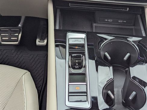 Used 2024 Volkswagen Atlas SEL Premium R-Line image 22