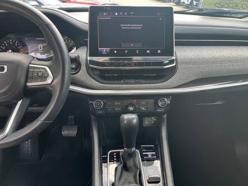 Used 2022 Jeep Compass Latitude image 40