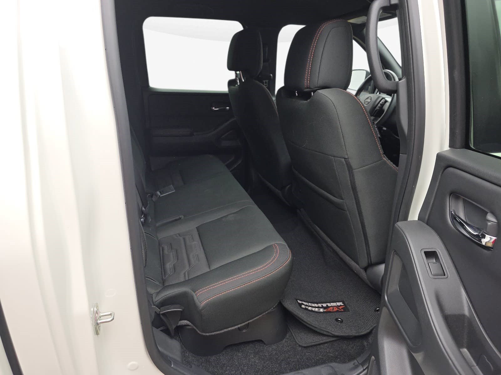 Used 2025 Nissan Frontier PRO-4X AWD/4WD image 33