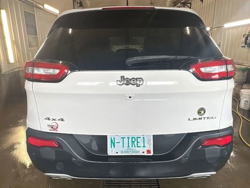 Used 2017 Jeep Cherokee Limited w/ Technology Group image 4