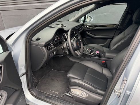 Certified 2026 Porsche Macan image 4