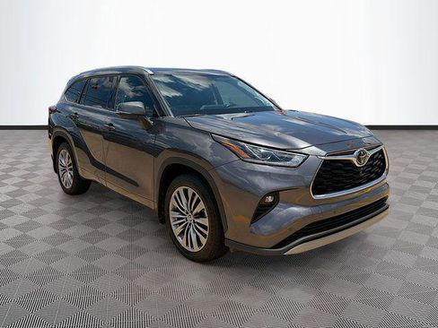Certified 2021 Toyota Highlander Platinum AWD/4WD image 1