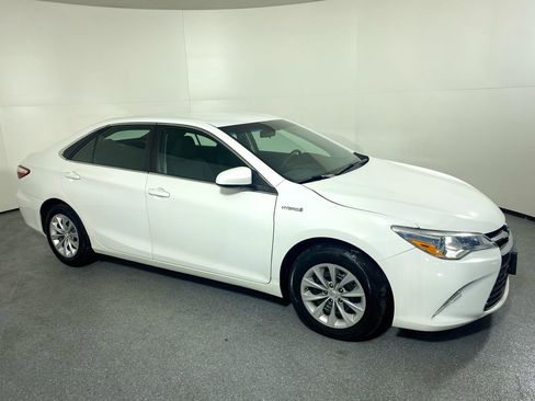Used 2015 Toyota Camry LE image 26