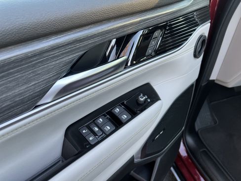 Used 2024 Jeep Wagoneer Series II w/ Premium Group I image 23